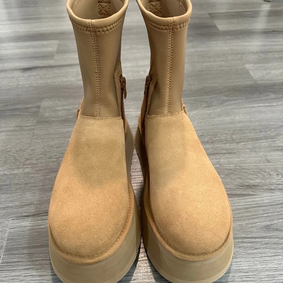 UGG Tan Platform Boots - Picture 3 of 7